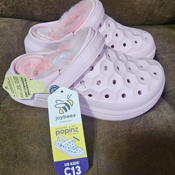 Joybees Kids Light Pink Slippers with Fuzzy Lining - Picture 1 of 3